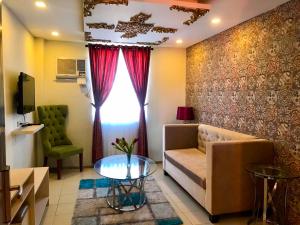 Posezení v ubytování Cebu Uncle Tom's Cabin Hotel powered by Cocotel