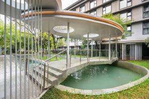 Bazén v ubytování IntercityHotel Jingdezhen Taoxichuan nebo v jeho okolí