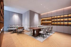 Posezení v ubytování IntercityHotel Jingdezhen Taoxichuan