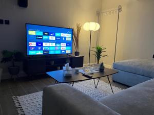 a living room with a tv and a coffee table at ستديو حي الرائد in Riyadh +1 photo