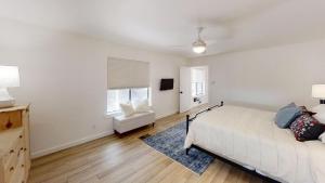 a white bedroom with a bed and a window at Das Hartmann Haus - WiFi - Washer - Dryer - Grill - Fireplace in Red River