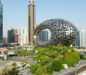 迪拜InterContinental Residences Dubai Business Bay by IHG的城市中心的大型雕塑 更多37张照片