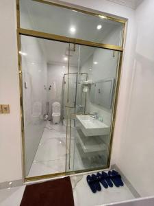 Ένα μπάνιο στο Đông Thắm Hotel +26 φωτογραφίες