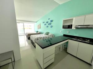 a room with a kitchen and a bed in a room at Marina del Sol 402 Vista al Mar in Mazatlán