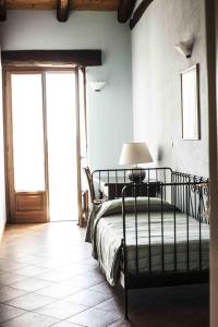 Łóżko lub łóżka w pokoju w obiekcie Azienda Agrituristica Alcastlè