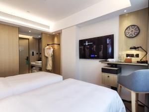 Paco Hotel BeiJing Road Metro Guangzhou-Free Shuttle Bus For Canton Fair客房内的一张或多张床位