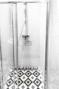 a shower stall with a black and white floor at Boutique Apartments Vienna in Vienna +36 photos