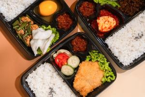Makanan di atau berdekatan hotel kapsul