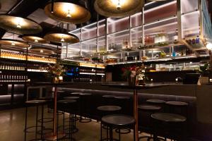 Lounge atau bar di QT Melbourne