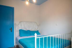 Postel nebo postele na pokoji v ubytování D&G Azure Greens Apartment