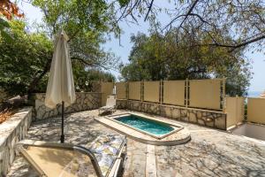 Bazén v ubytování Oldstone cottage nebo v jeho okolí