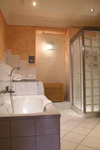 Koupelna v ubytování Hotel Goldene Krone Innsbruck + 37 fotografií