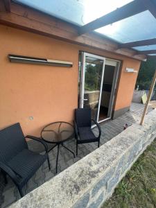 Un patio o zona al aire libre en Mini domek