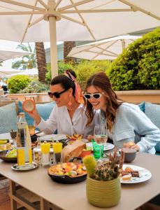 Viesi, kas uzturas naktsmītnē Monte-Carlo Bay Hotel & Resort