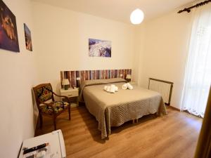 a bedroom with a bed with two stuffed animals on it at Le Navi in Ortona