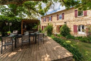 Κήπος έξω από το Mas de la Tontine