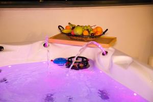 Fotografija v galeriji nastanitve Alex Suite with private jacuzzi v Atenah