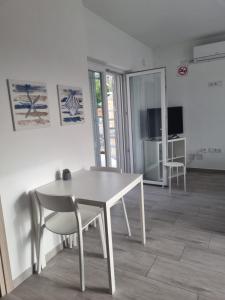 a white table and chair in a living room at Matoc apartments in Murter