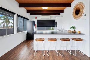 Η κουζίνα ή μικρή κουζίνα στο Harbour Marina - Absolute waterfront apartment +10 φωτογραφίες