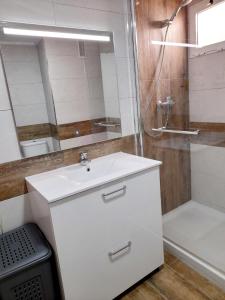Kúpeľňa v ubytovaní Apartamento 3 dormitorios centro Villajoyosa