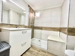 Kúpeľňa v ubytovaní Apartamento 3 dormitorios centro Villajoyosa