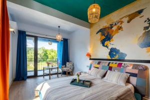 a bedroom with a large map of the world on the wall at Boutique Hotel Casa Art in Oreshak