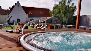 Piscina di Kníže Ferdinand Apartments o nelle vicinanze