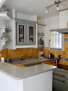 Kuchyňa alebo kuchynka v ubytovaní Appartement 60m2 - 2 Chambres à une minute des plages, parking privé