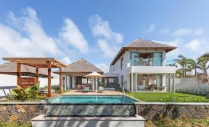 Bazén v ubytování Anantara Iko Mauritius Resort & Villas nebo v jeho okolí