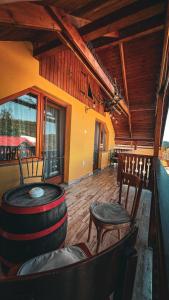 a room with two chairs and a barrel on the floor at Casa Ferenczi Vendégház in Sovata