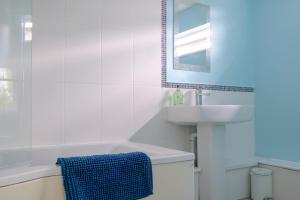 Koupelna v ubytování Cornish Coasts Holiday Park + 88 fotografií