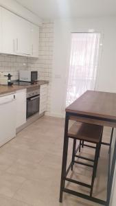 Kuchyňa alebo kuchynka v ubytovaní Apartamento 3 dormitorios centro Villajoyosa