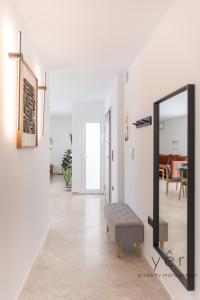 Fotografie z fotogalerie ubytování Seaside Luxury - 3 Min to Freatida Beach v destinaci Piraeus