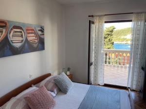 Posteľ alebo postele v izbe v ubytovaní Apartments by the sea Zavalatica, Korcula - 185