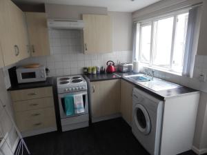 a kitchen with a washing machine and a washer at Abercorn House in Derry Londonderry