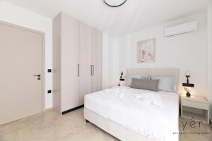 Postel nebo postele na pokoji v ubytování Seaside Luxury - 3 Min to Freatida Beach