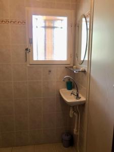 Kúpeľňa v ubytovaní Appartement 60m2 - 2 Chambres à une minute des plages, parking privé