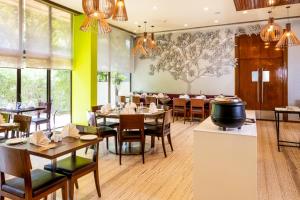 Restaurace v ubytování Marasa Sarovar Portico -Rajkot