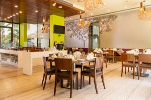 Restaurace v ubytování Marasa Sarovar Portico -Rajkot