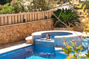 Бассейн в Hotel SOL или поблизости
