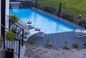 Bazén v ubytování Cloverleigh Guest House nebo v jeho okolí