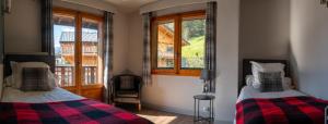 Postel nebo postele na pokoji v ubytování Hotel La Renardière Morzine