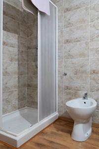 A bathroom at LA FENICE A.C.