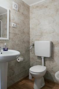 A bathroom at LA FENICE A.C.