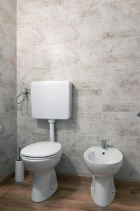 A bathroom at LA FENICE A.C.