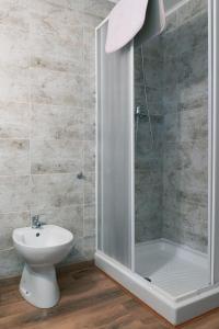 A bathroom at LA FENICE A.C.