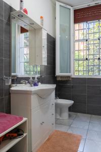 A bathroom at LA FENICE A.C.