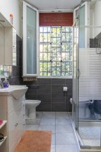 A bathroom at LA FENICE A.C.