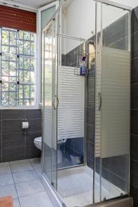 A bathroom at LA FENICE A.C.