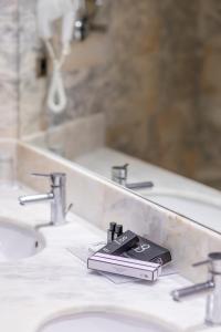 a bathroom with a sink and a mirror at Moon Dreams Calabahía in Cala del Moral